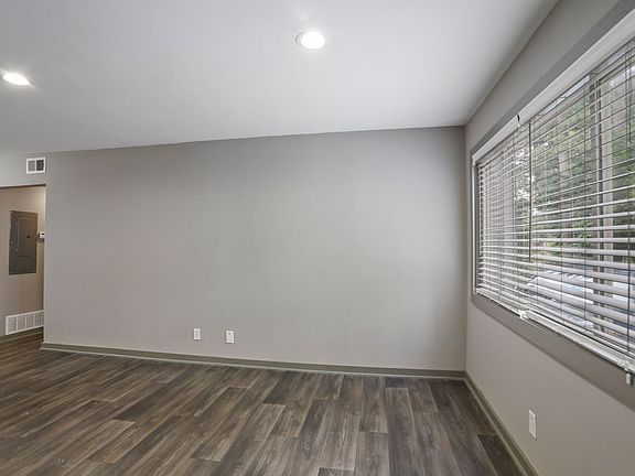 5th image of 1984 Wellbourne Dr NE APT 5