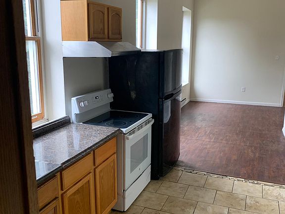 3rd image of 1923 W Diamond St #B