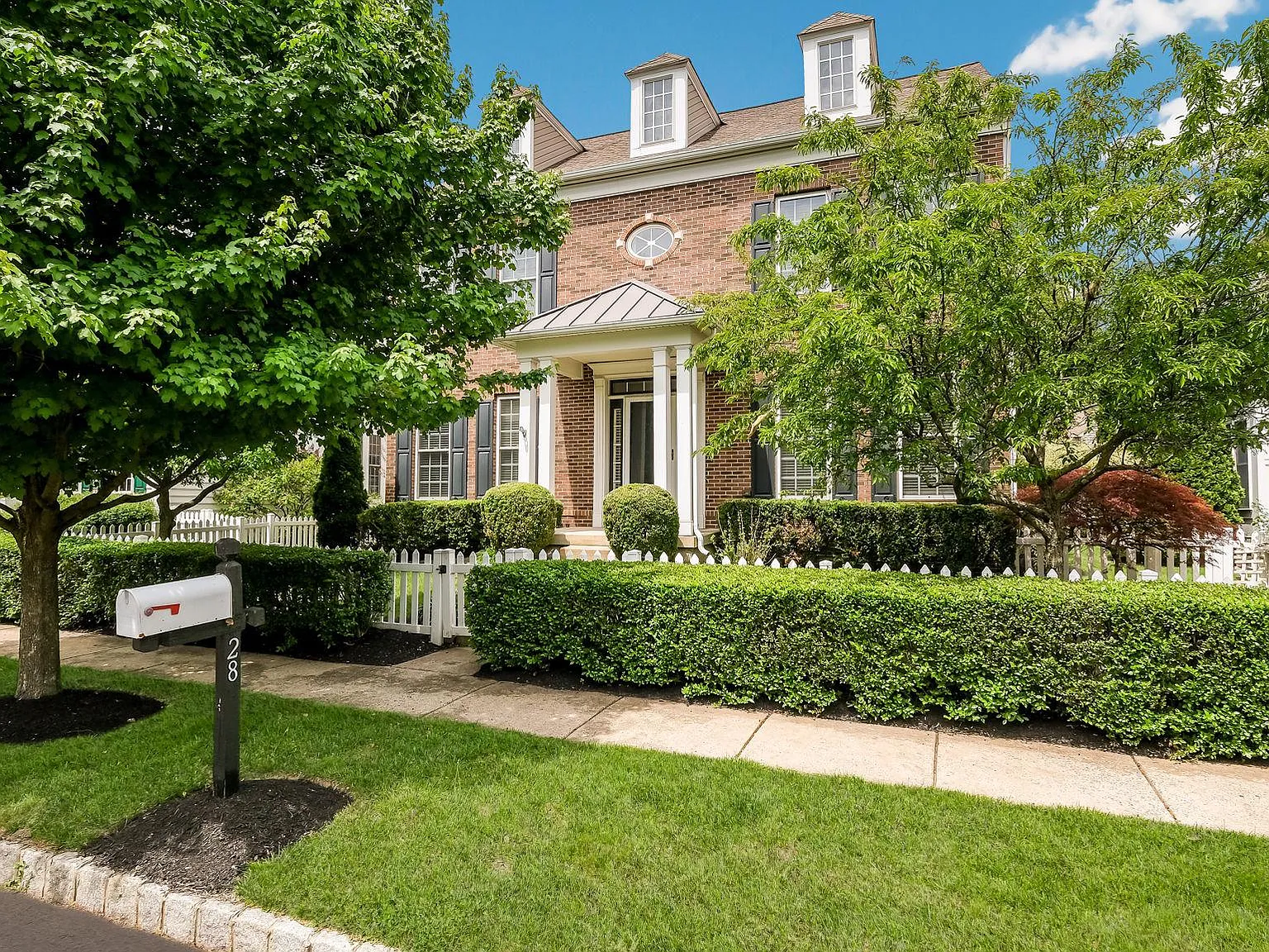 5 bed, 4.5 bath, 2806 sqft, $6,500 — Photo 1