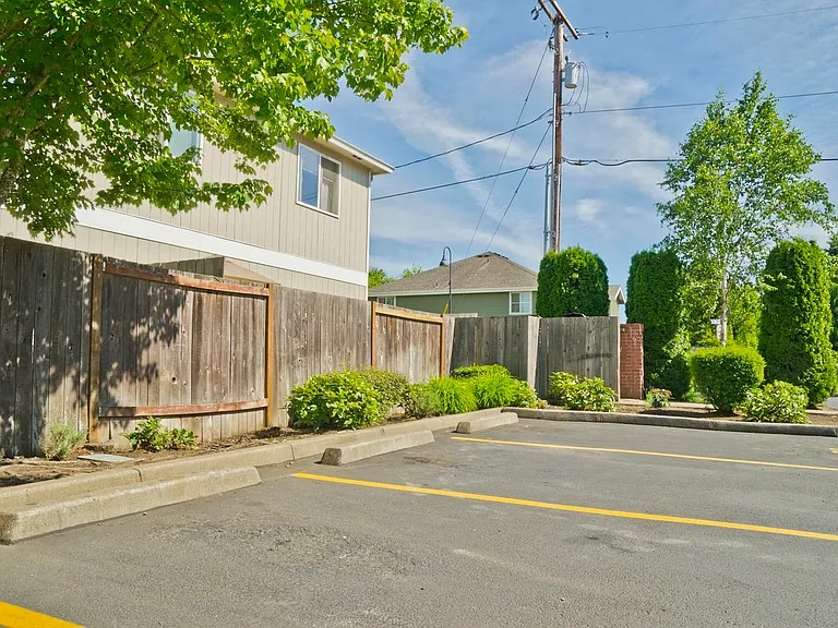 205 Green Ln — Photo 19