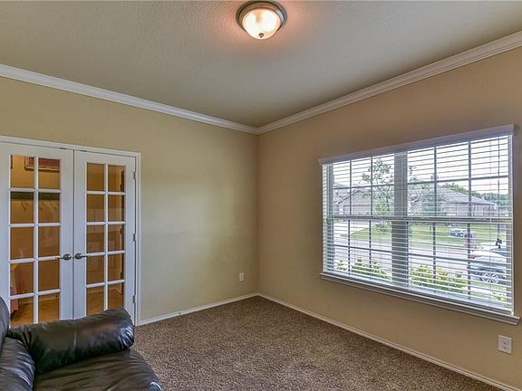 3rd image of 504 Peach Ln