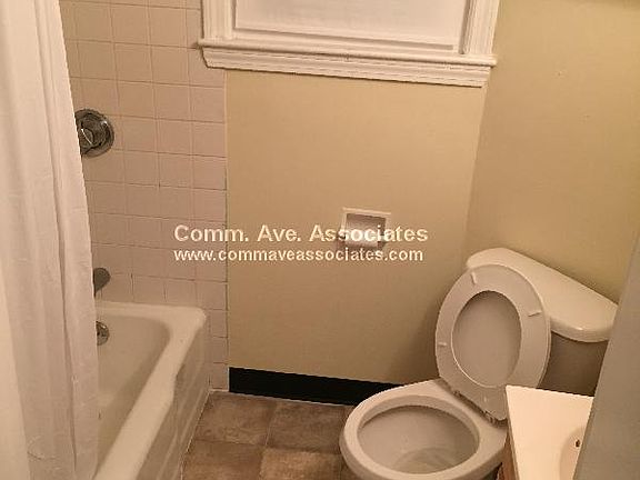 5th image of 1142 River St APT 2R
