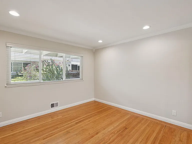 Luxury Apartment Available in gated Community downtown Palo Alto! — Photo 20