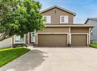 14825 Queens Dr, Omaha, NE 68116