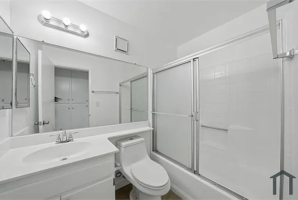 1071 Junipero Ave #302 — Photo 12
