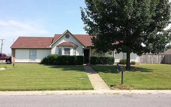 3rd image of 7112 Tudor Ln