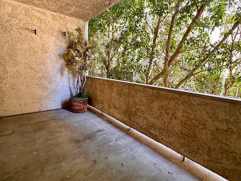 4901 Whitsett Ave #206 — Photo 8