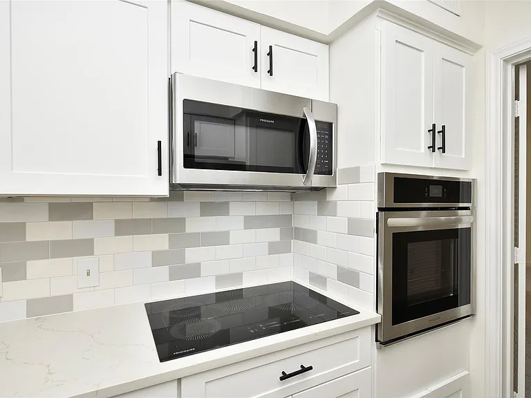 2600 Bellefontaine St #A21 — Photo 13