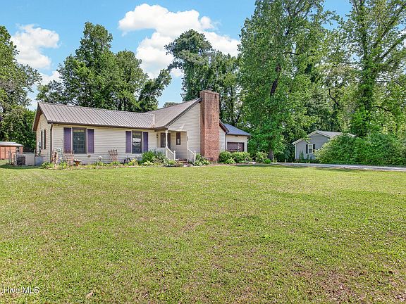 2nd image of 207 Stillwood Drive