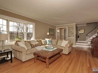 22 Abbey Ct, Ramsey, NJ 07446