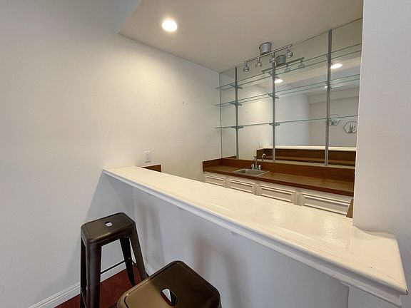 5th image of 1825 Westholme Ave APT 4