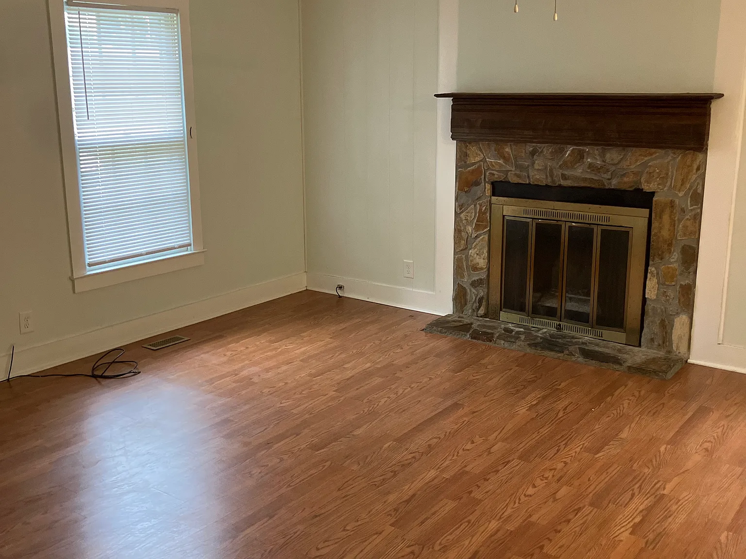 3 bed, 1.5 bath, 1120 sqft, $1,575 — Photo 2