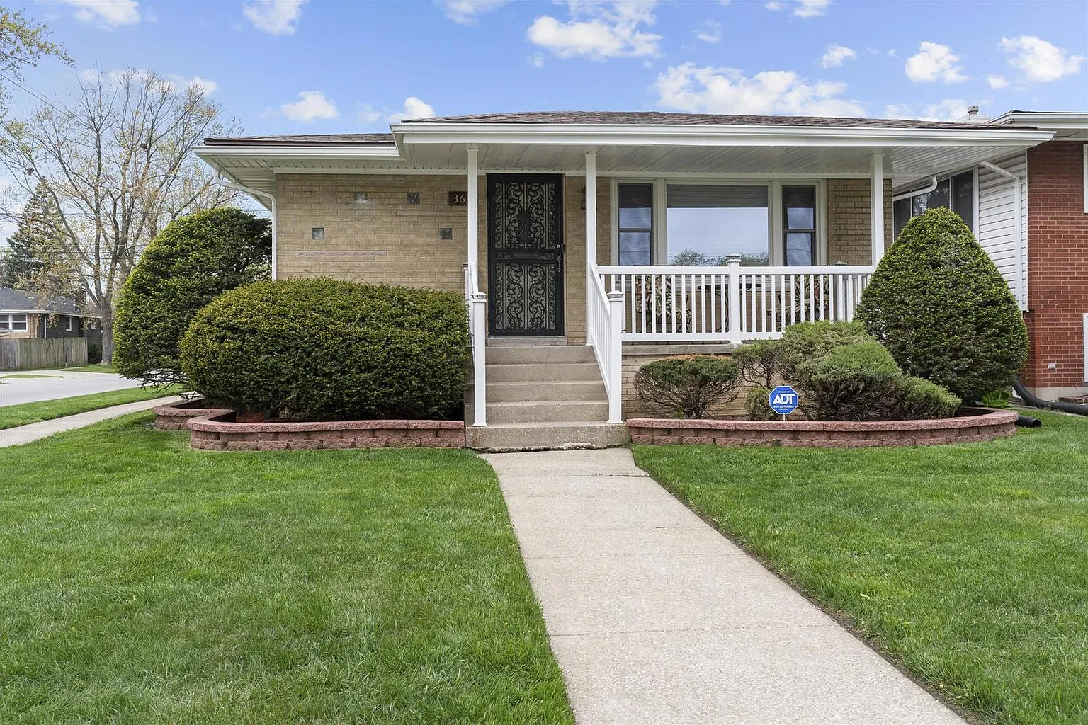 364 Chappel Ave photo 1