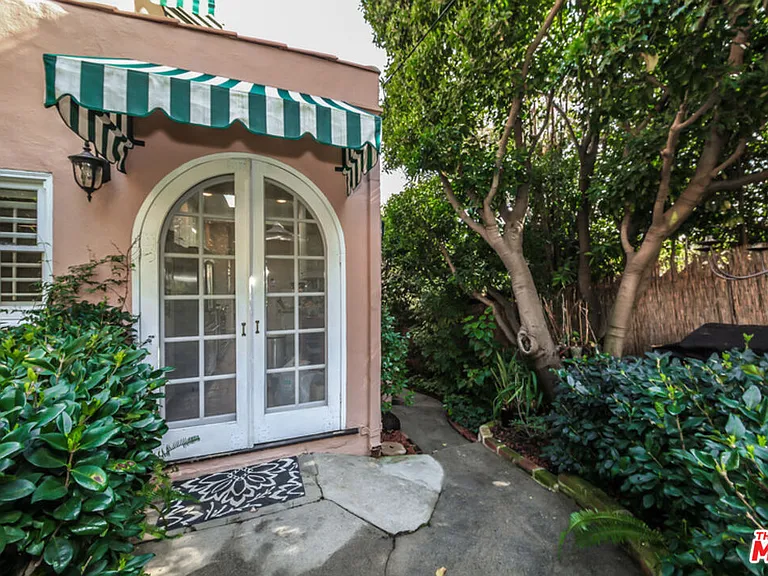1367 N Beverly Dr — Photo 36