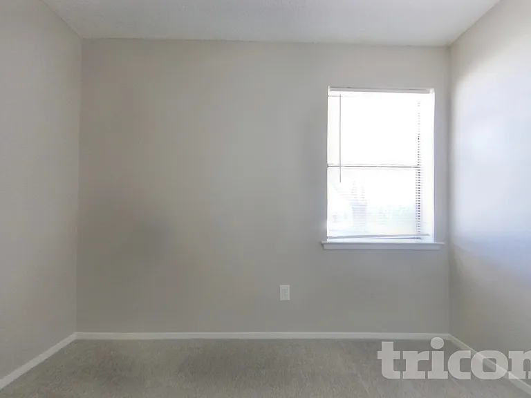 6321 Macarthur Dr — Photo 14