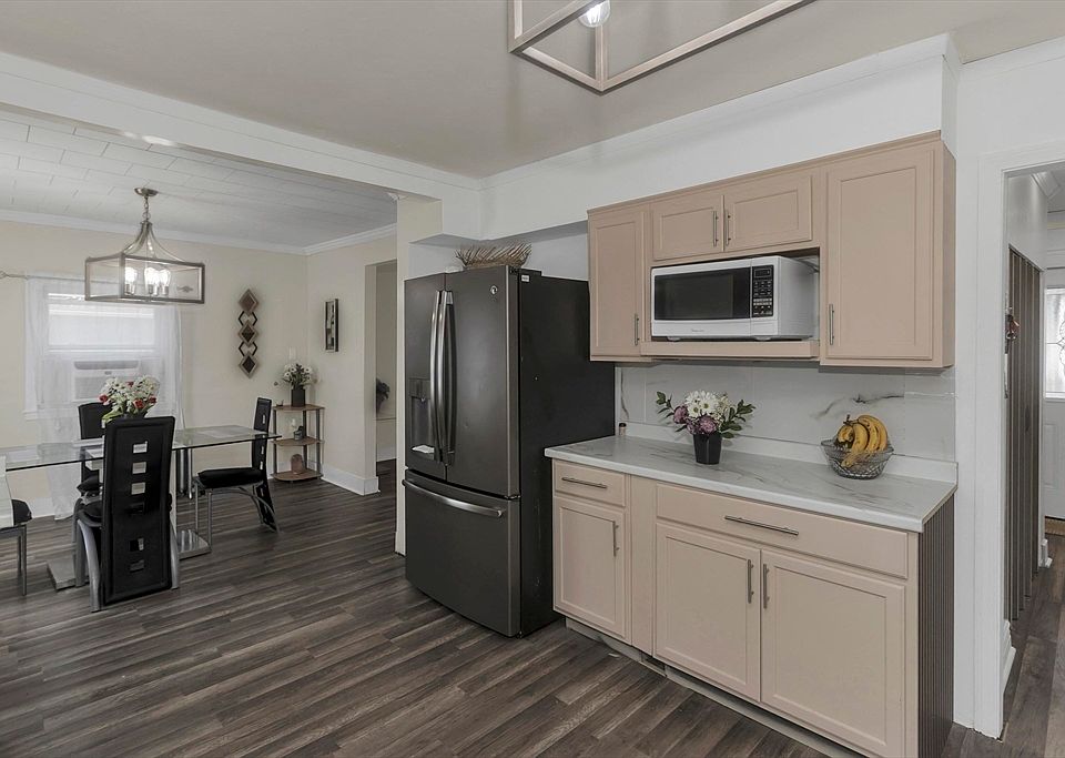1st image of 15 Merida St