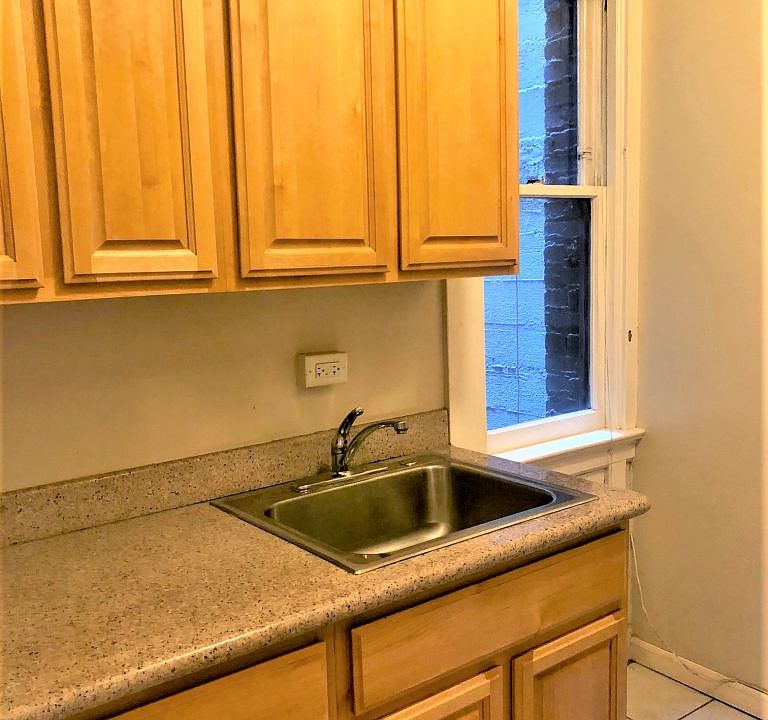 2nd image of 630 Jones St APT 5