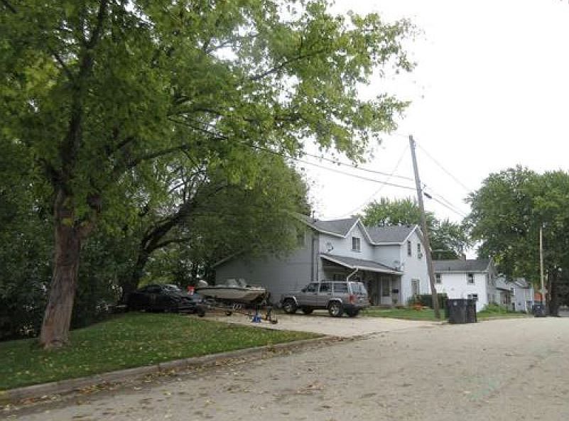 2nd image of 206 W Walnut St