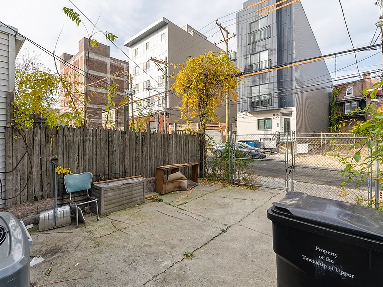 2252 N Park Ave #1 — Photo 14