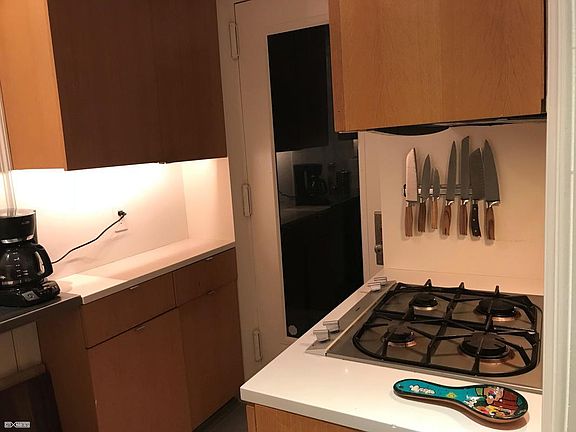 5th image of 425 E 51st St APT 1D