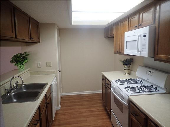 4th image of 7825 Beauregard Cir APT 18A
