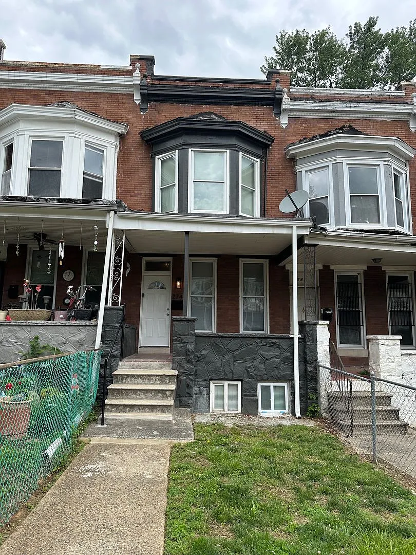 Newly Renovated 4BR/2BA Family Home in Winchester Outdoor Space, Modern Kitchen & More — Photo 2
