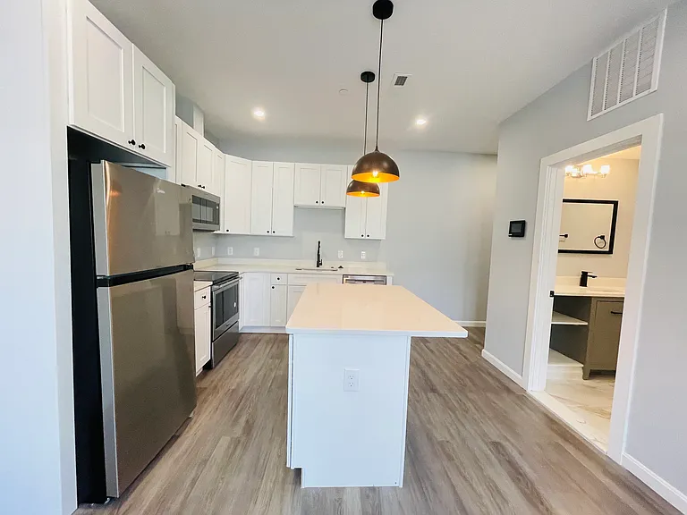 487 Lincoln St #2 — Photo 3