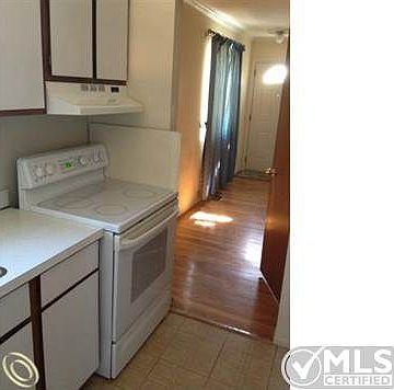8401 18 Mile kitchen2.JPG