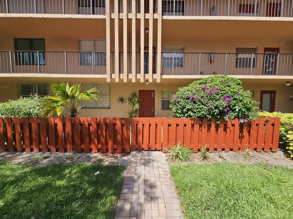 7431 NW 1st St, Pompano Beach, FL 33063