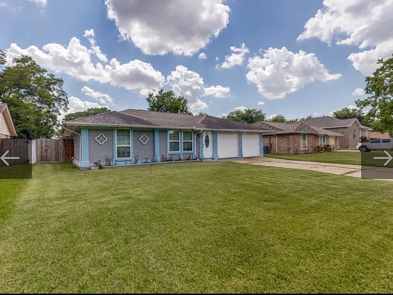 12210 Pompton Dr — Photo 2