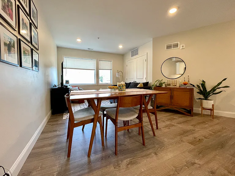 219 Waterman St — Photo 4