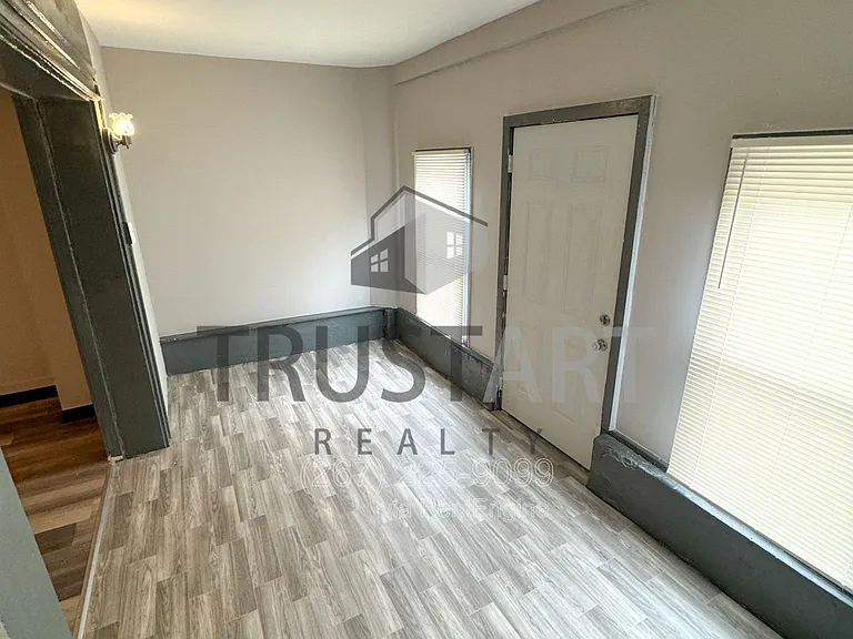 1533 S Allison St — Photo 9