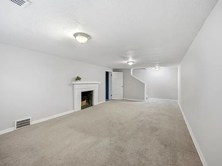 3889 Grenville Rd — Photo 29