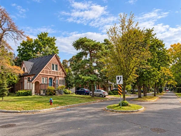 541 Emerald St, Burlington, ON L7R 2N7