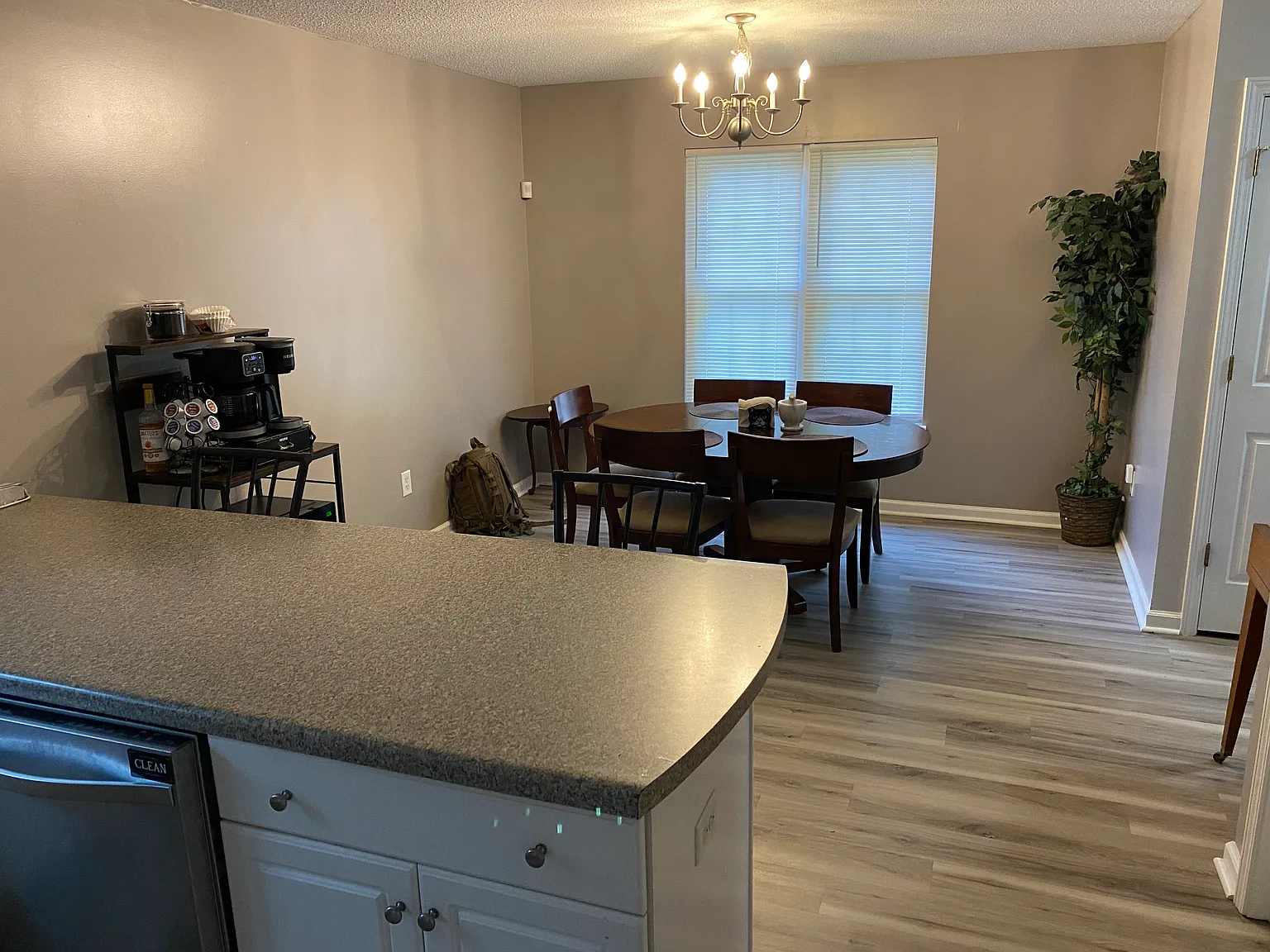 3 bed, 2.5 bath, 1434 sqft, $1,800 — Photo 4