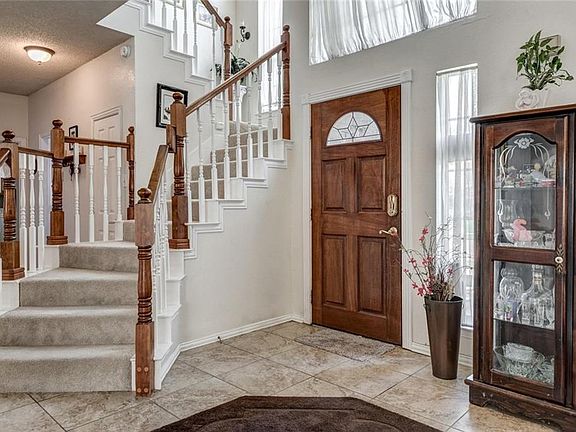 5th image of 221 Bay Cir
