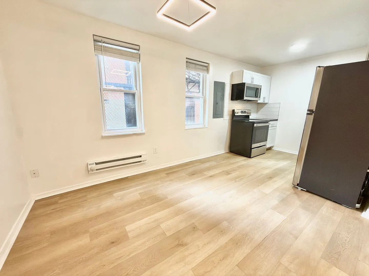 139 E Clifton Ave — Photo 3