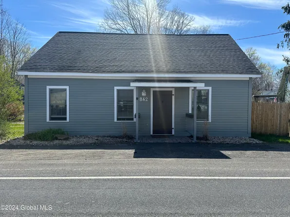 842 Main Street, Niverville, NY 12184