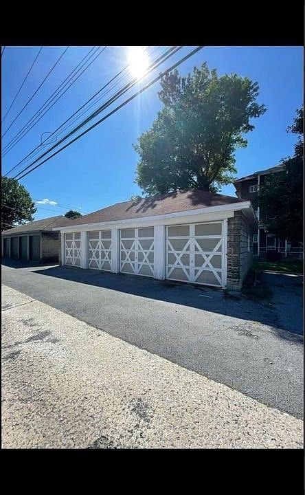 2nd image of 934 Hamilton Boulevard Garage #2