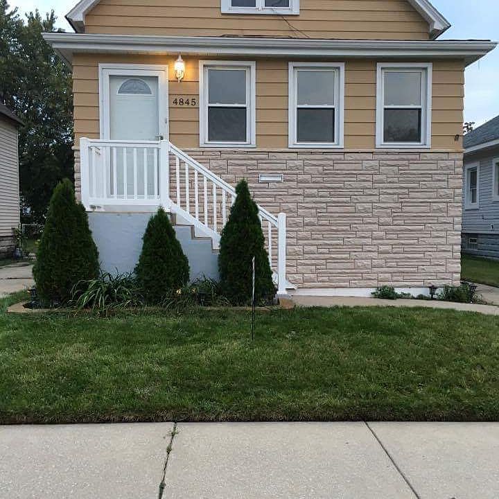 Front view of the home. 