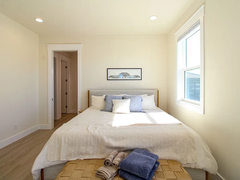 4879 Esplanade St — Photo 32