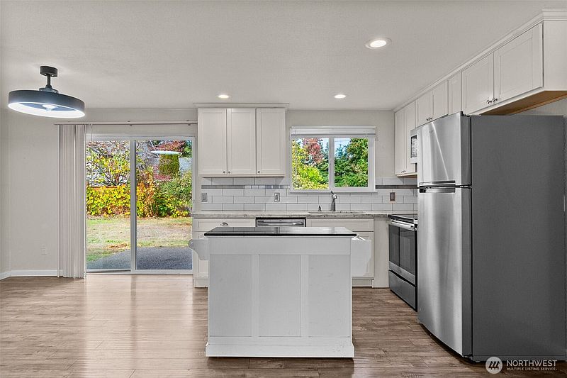 5th image of 7710 50th Avenue SE