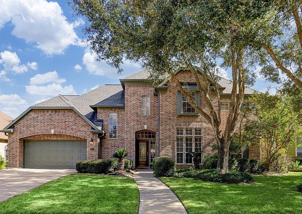 Highly desirable home in the Lamplight Village section of Cinco Ranch. Walking distance to schools and stores, home backs to greenbelt with walking trail and park, on an oversize cul-de-sac light, AMAZING updated back patio with outdoor kitchen, and 