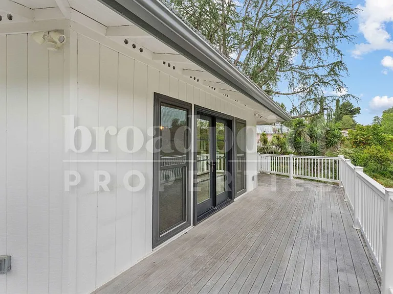 2113 Sleepy Hollow Rd — Photo 30