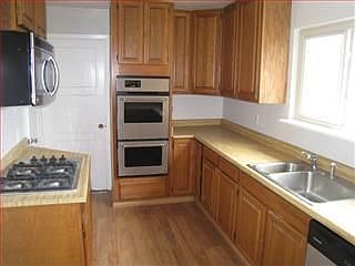 4th image of 233 Wicklow Dr