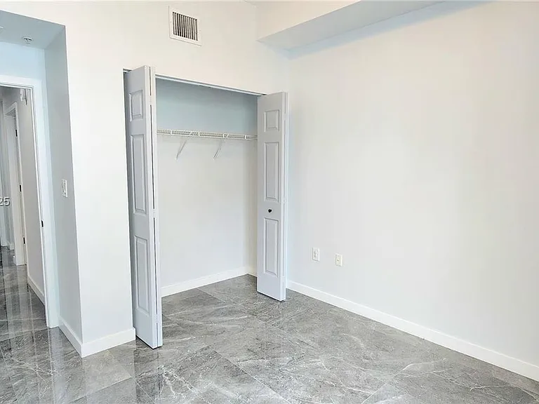 2146 Van Buren St #403 — Photo 9