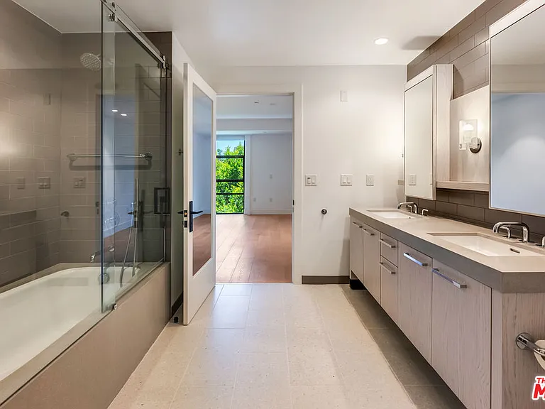 10777 Wilshire Blvd #405 — Photo 28