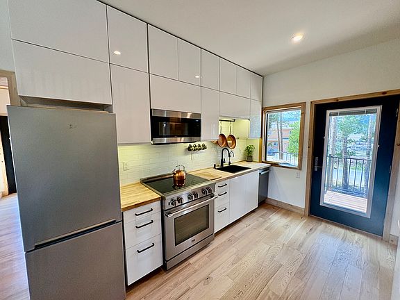 2nd image of 820 Ferret Ln