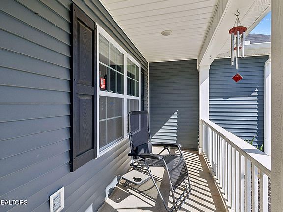 3rd image of 193 Hartfield Ln