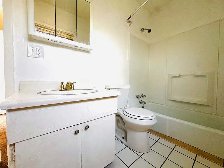 14012 Glendale Ave — Photo 4
